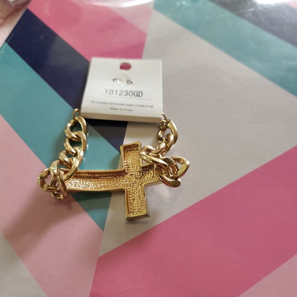 EXTRA LARGE GOLDTONE CROSS BRACELET SIMPLE IS BRAND - Picture 3 of 3